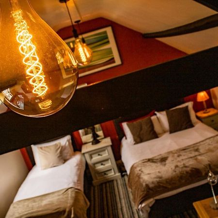 The Dolphin Hotel 차드 외부 사진